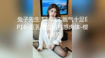 自我陶醉式的肉肉妹子，口交挑逗男友，特写厚实的蝴蝶逼