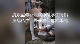 黑丝高跟露脸风骚的辣妹精彩大秀直播，一个人镜头前发骚诱惑，淫声荡语伸着舌头要舔狼友大鸡巴，道具玩逼