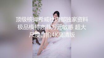 和多毛少妇在她家操