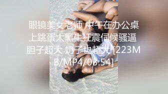 日本街头几个美女尿急躲在楼房之间的巷子里处理膀胱里面的废水